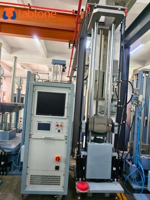 ระบบทดสอบแรงกระแทกที่ออกแบบมาสําหรับการทดสอบแรงกระแทกความเร่งสูง ด้วยการตั้งตําแหน่งของเครื่องยกไฟฟ้าและลักษณะของโต๊ะอลูมิเนียมโกง